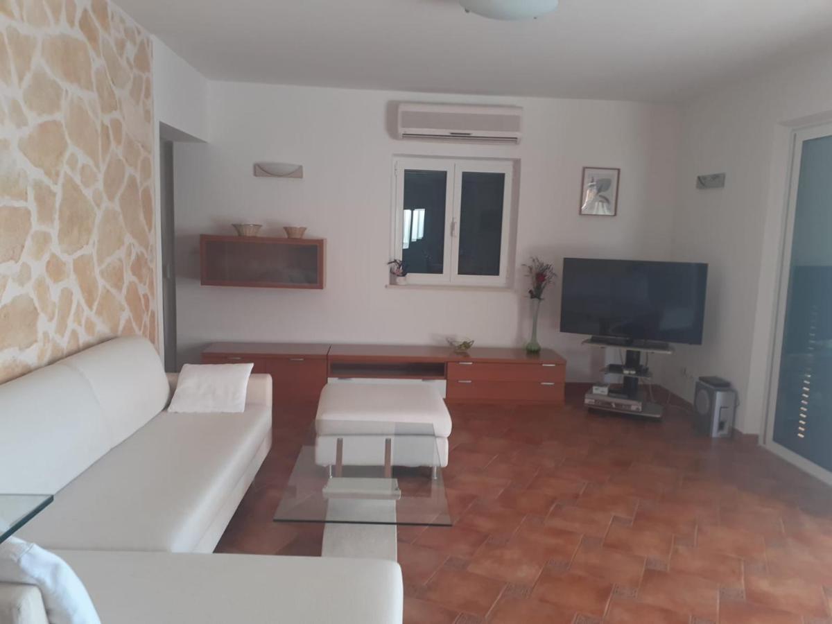 Apartments Ilicic Supetar Exterior foto