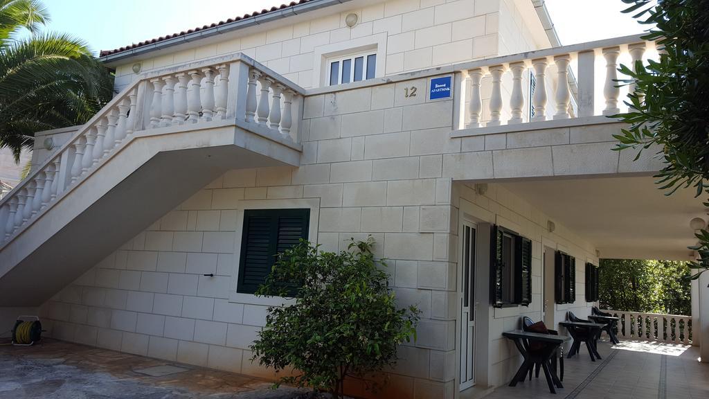 Apartments Ilicic Supetar Exterior foto